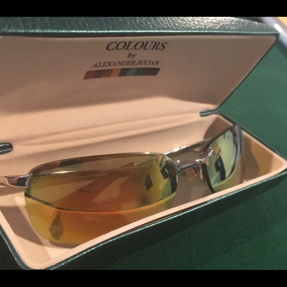 Colours sunglasses with case